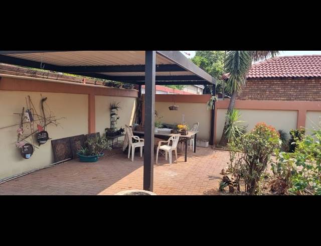 2 BEDROOM HOUSE FOR SALE IN THERESA PARK